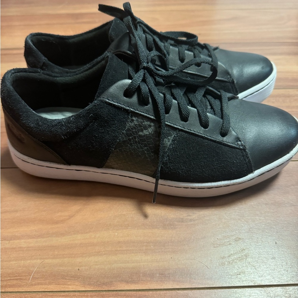 Women’s Clarks Fashion Sneaker.
